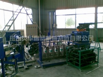 Compounding extruder